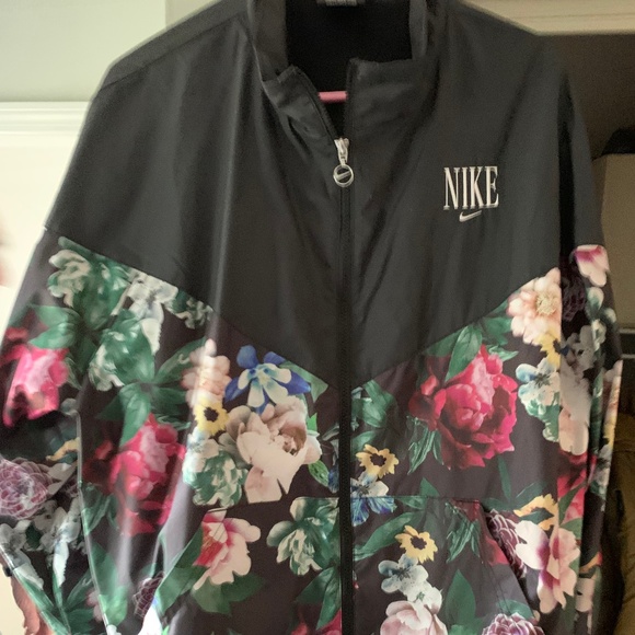 Nike windbreaker - Picture 1 of 2